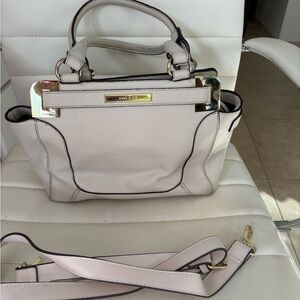ANNE‎ KLEIN: ivory colored bag style handbag with shoulder strap.